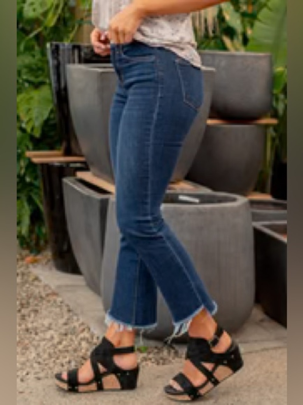Vervet Motivated High Rise Step Hem Crop Flare Jeans Women’s 18